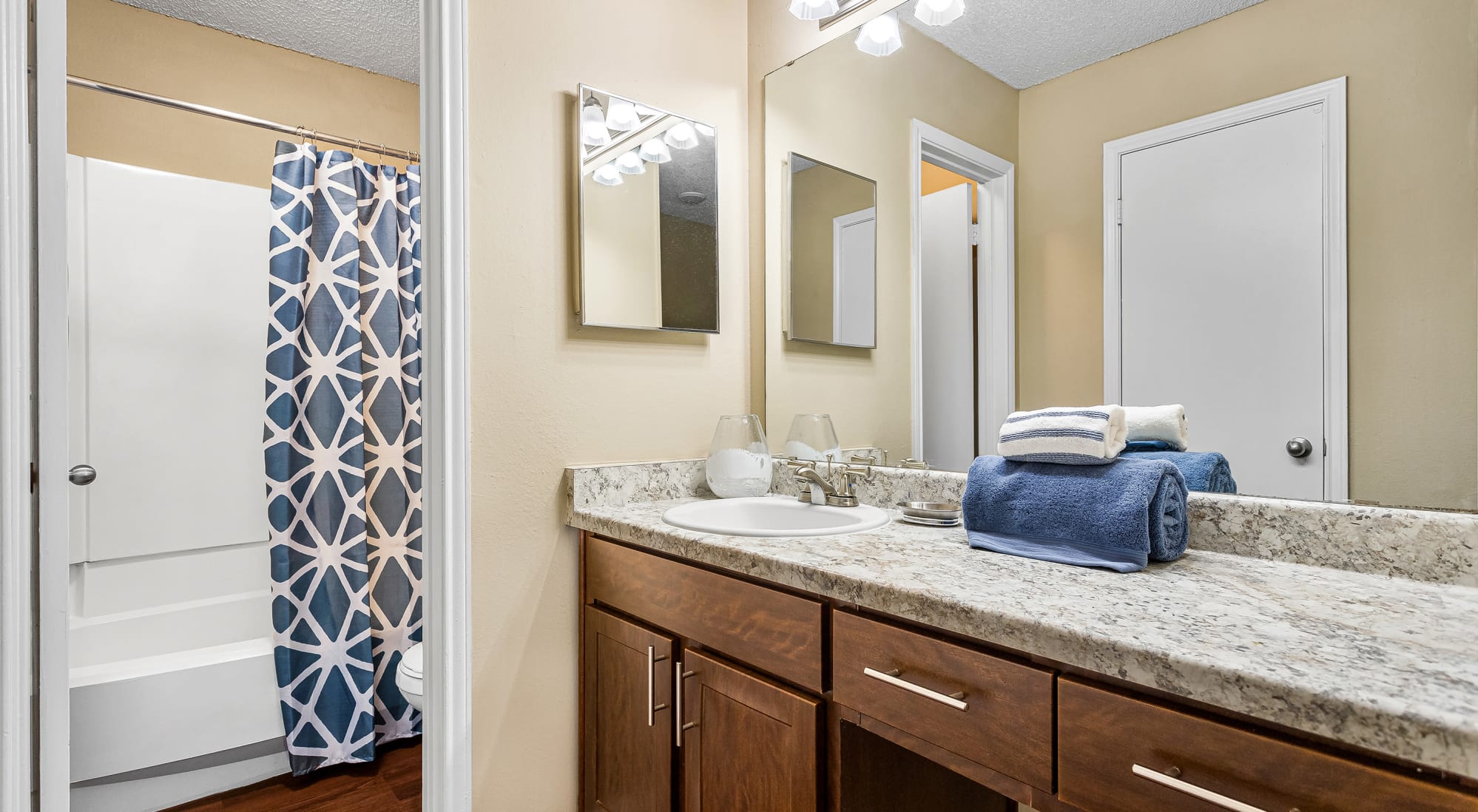 Stoneybrook Apartments & Townhomes Image 6