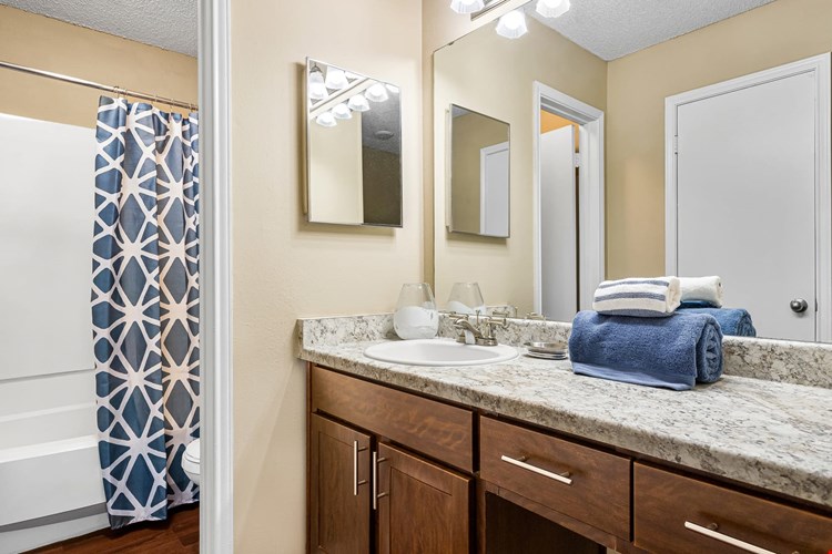 Stoneybrook Apartments & Townhomes Image 6