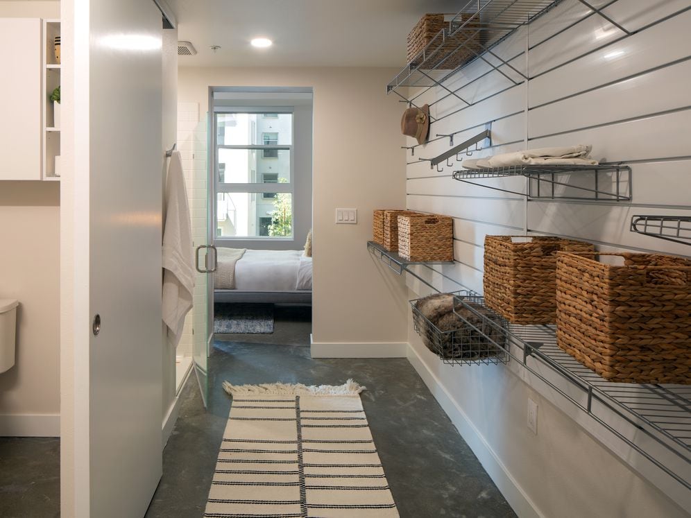 Customizable closets