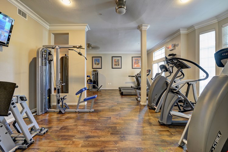 The Left Bank River Oaks Image 19