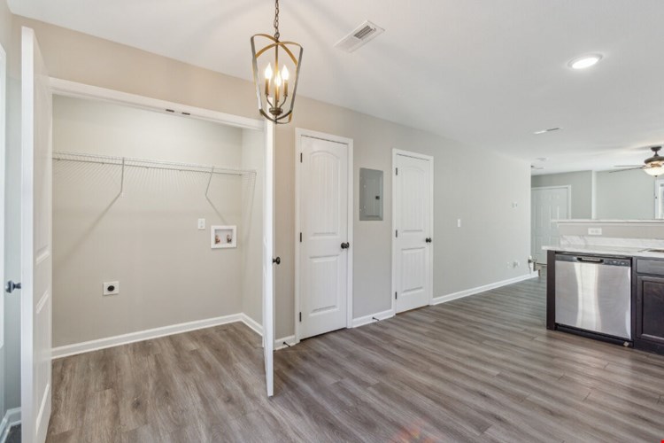 Center Pointe Townhomes Image 11