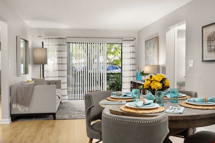 Emerald Palms Apartment Image 11