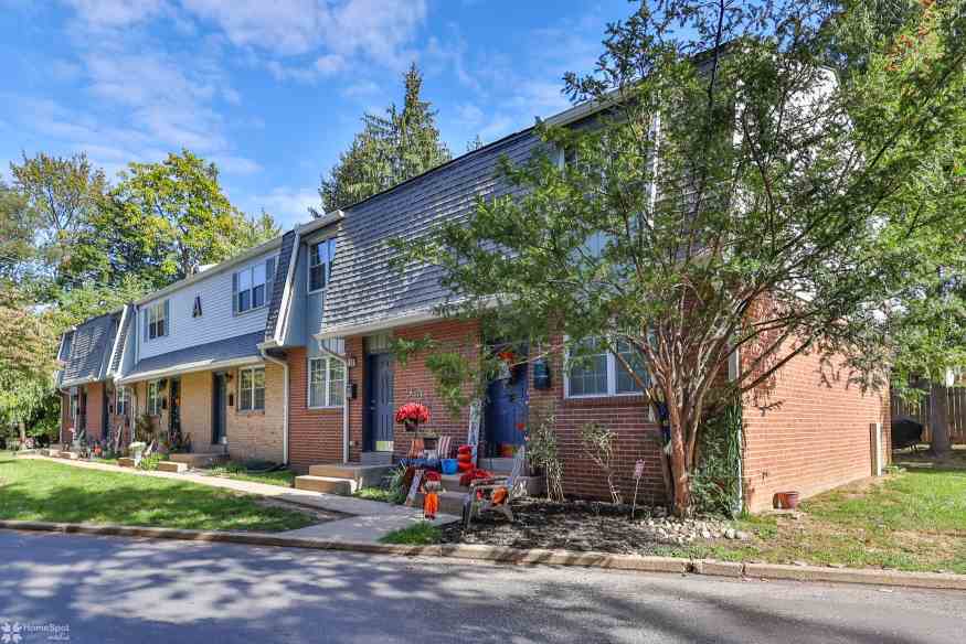 Pine Grove Townhomes Image 3