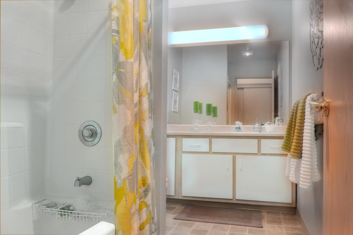 Regency Apartments Image 9