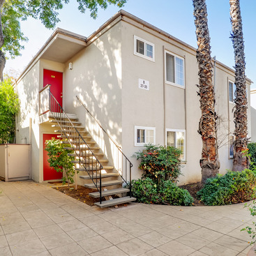 Lakeshore Apartments Image 3