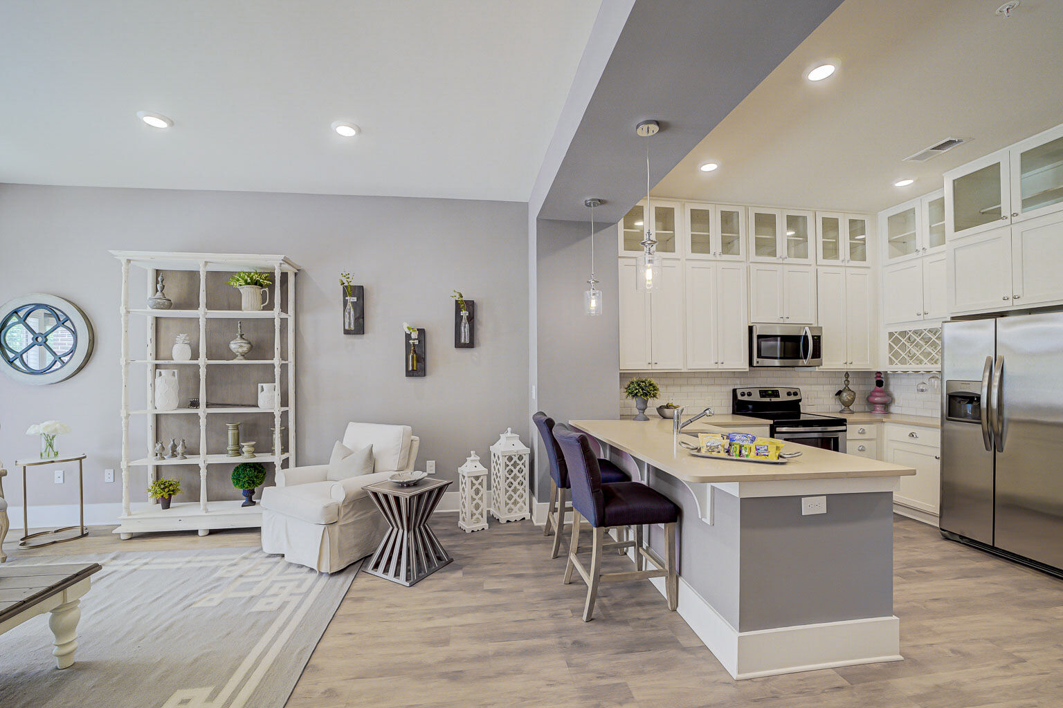 Holly Crest Image 30