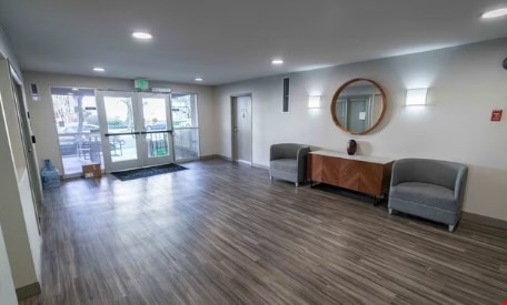 5405 Lindley Image 2