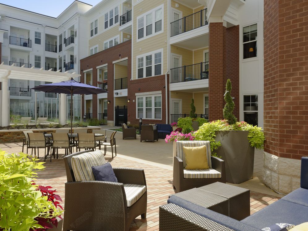 Courtyard with lounge seating