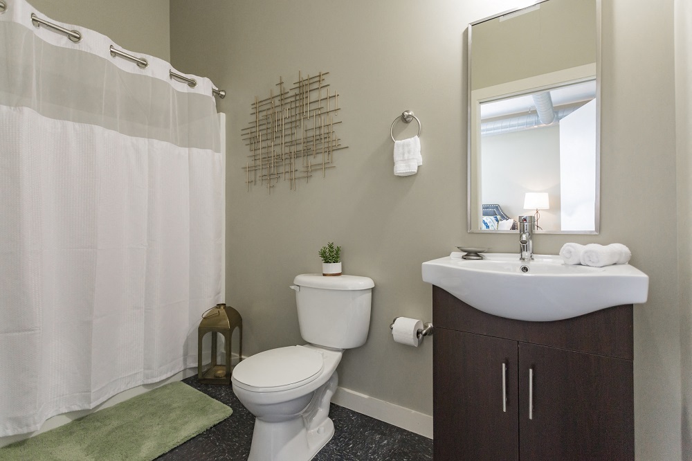 Spacious Bathroom