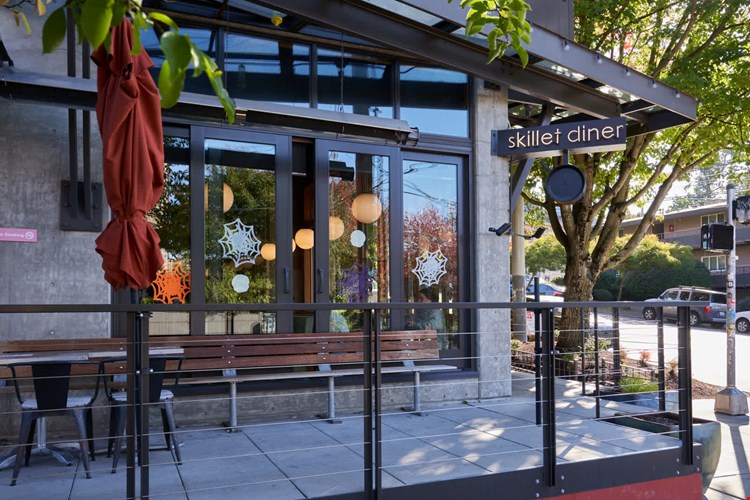 Chloe on Union Image 8