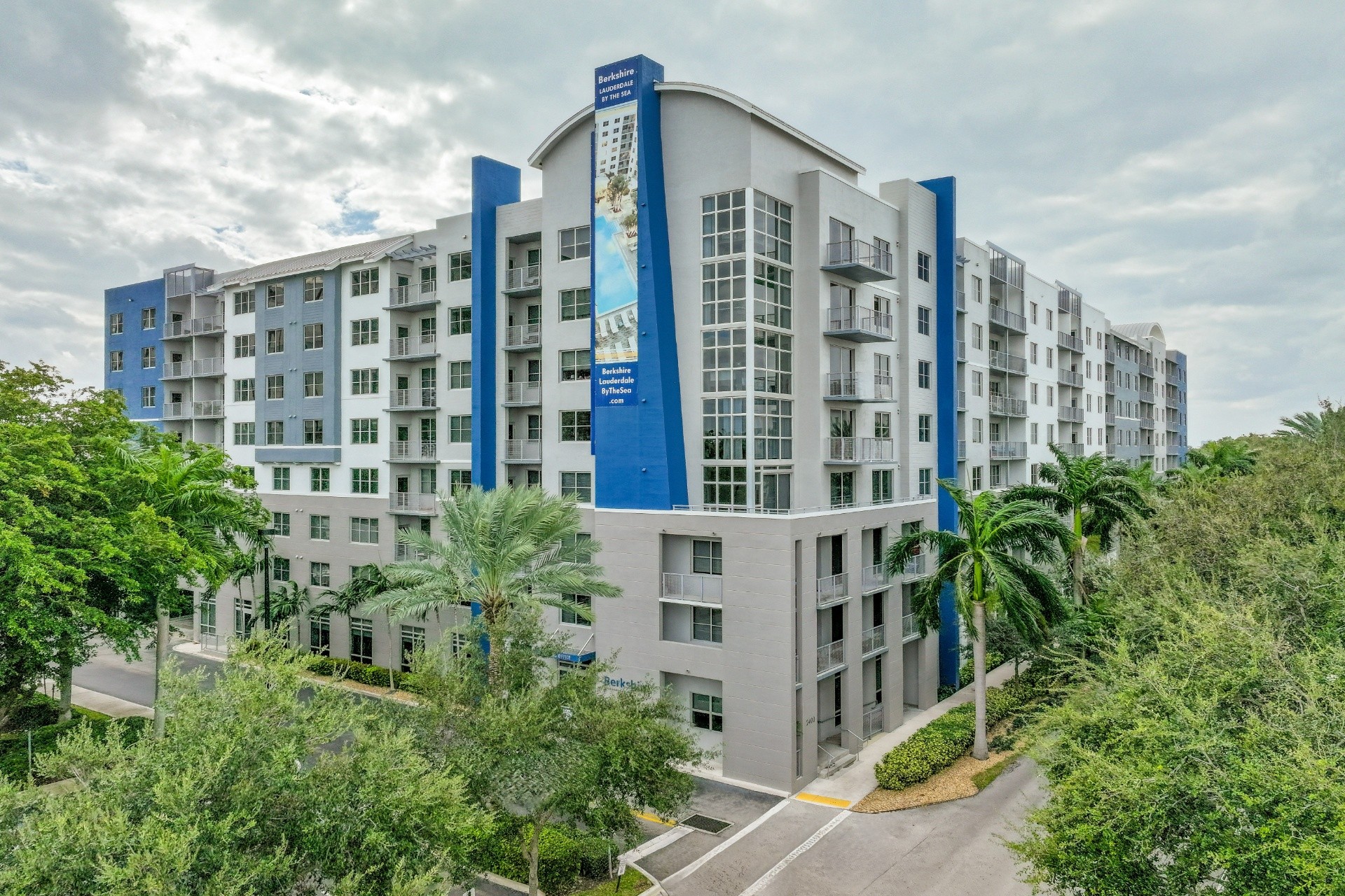 Berkshire Lauderdale By The Sea Image 19