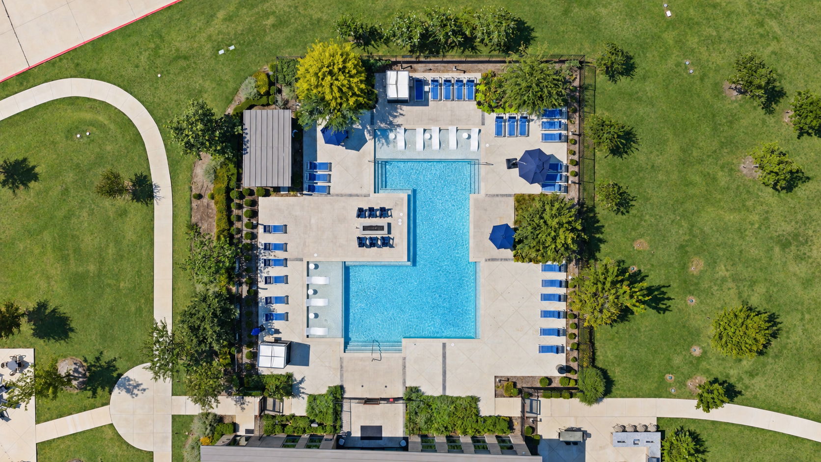 Axis Grand Crossing Image 73