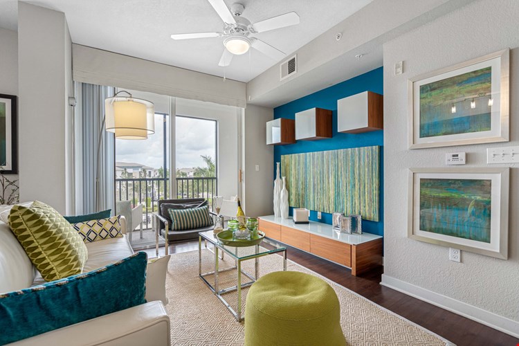 Axis Wellington Green Image 4