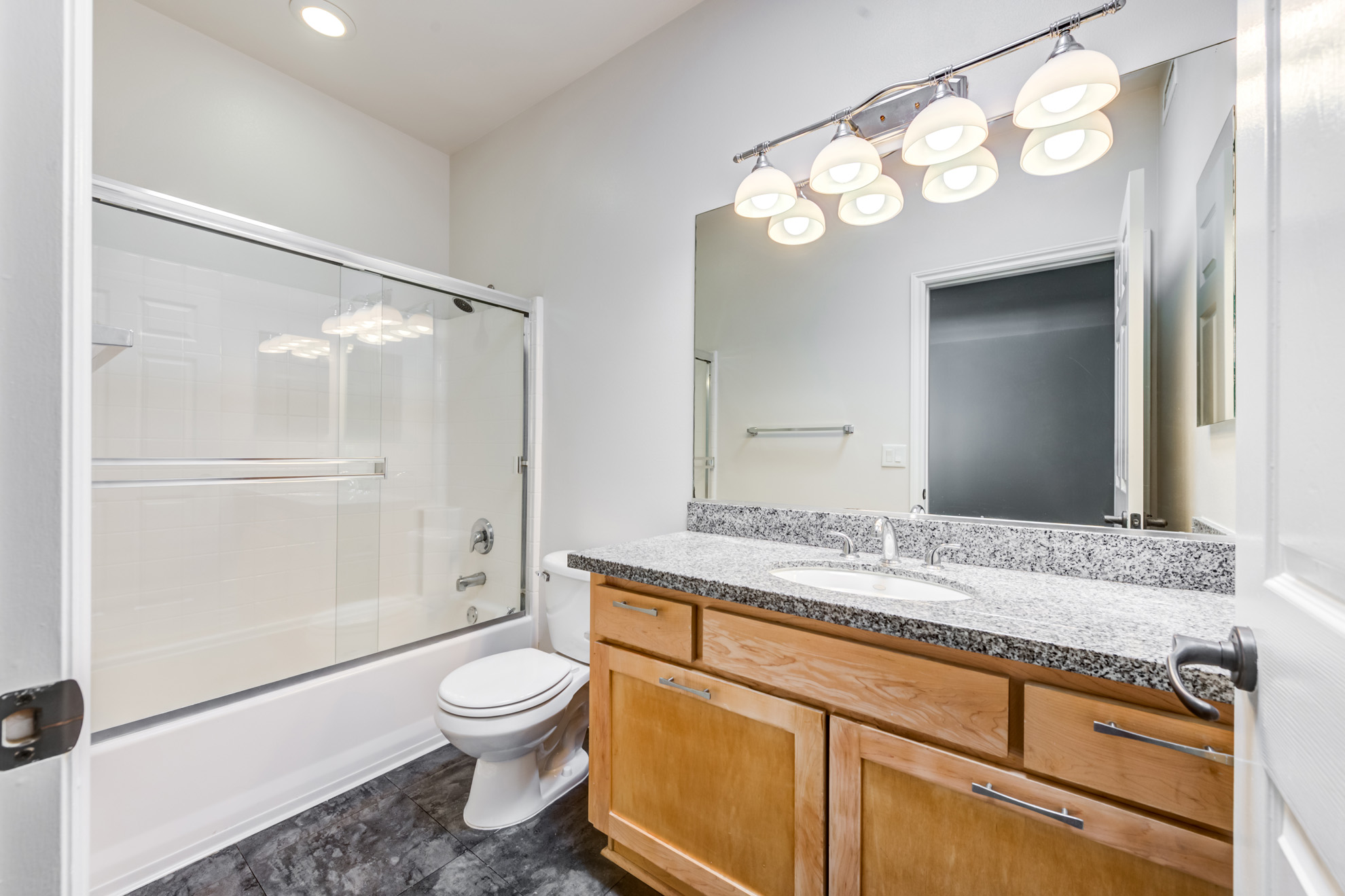 IMT Belasera at Sherman Way Image 25