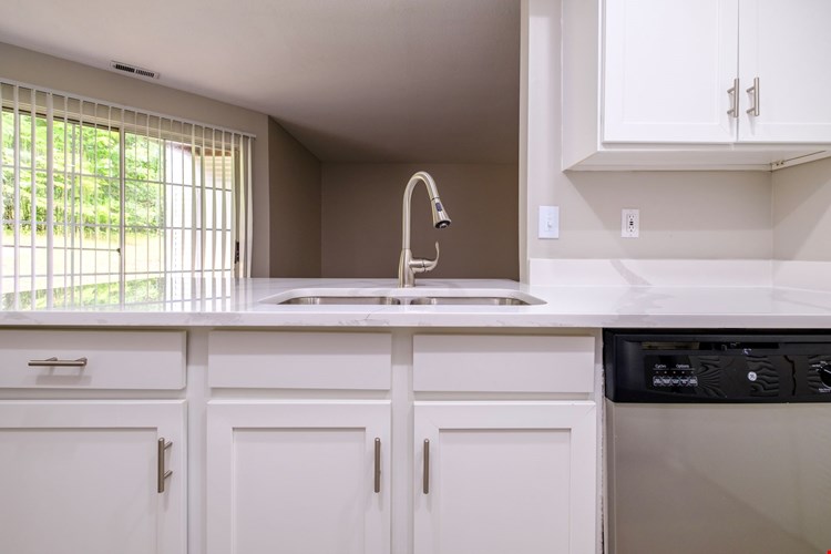 The Residence at Christopher Wren Apartments Image 8