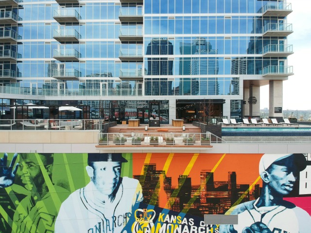 Two Light Luxury Apartments Image 30