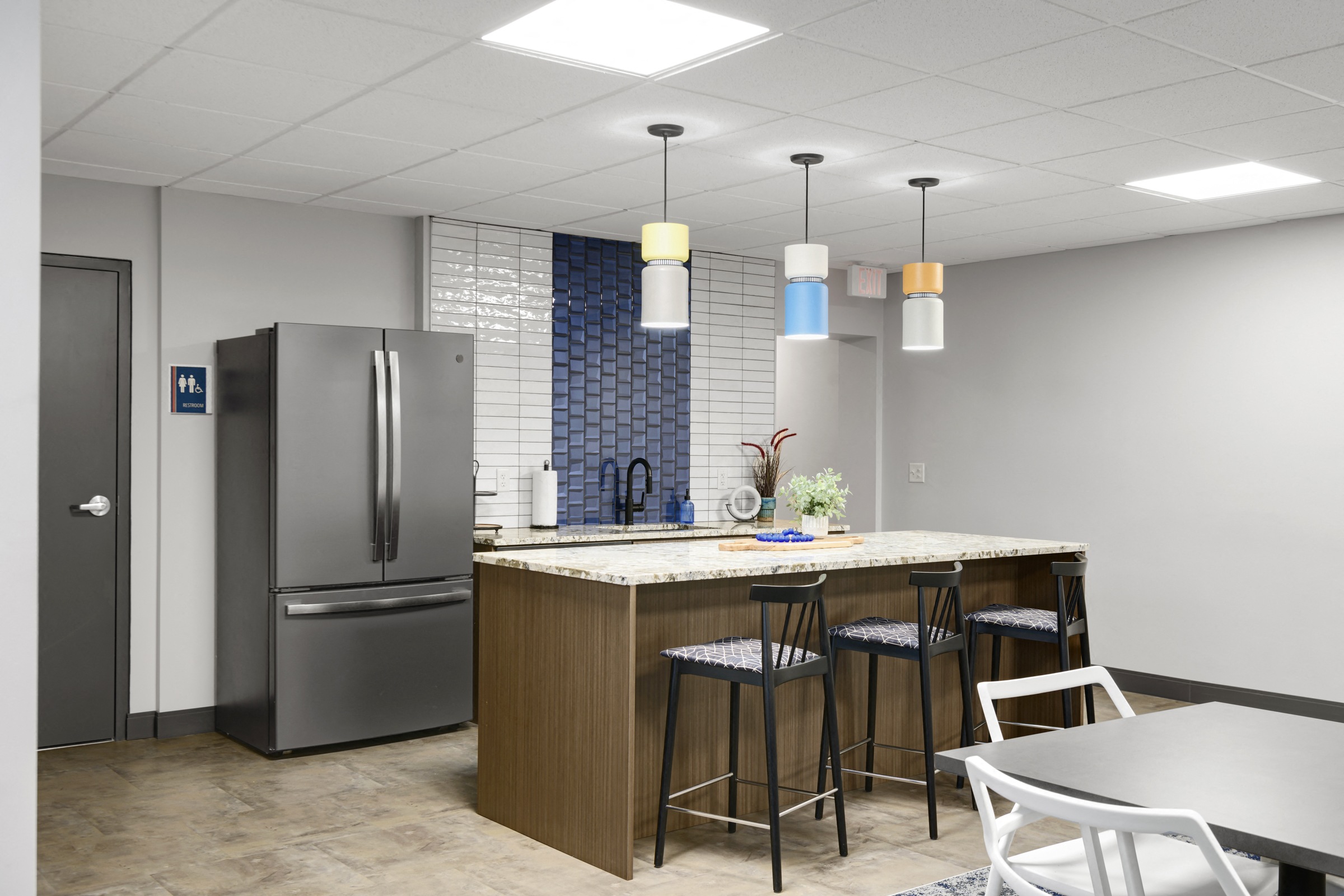 Medicine Lake Apartments Image 18