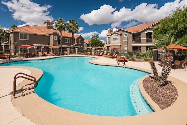 Villas On Hampton Avenue Image 10