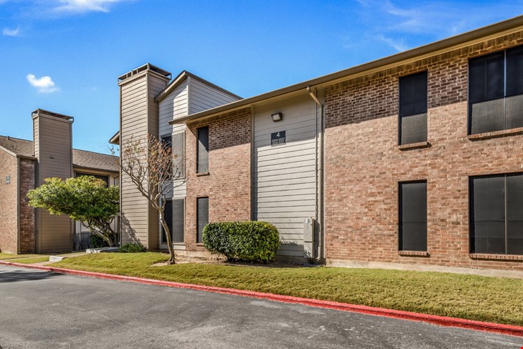 Montfort Crossing Image 4