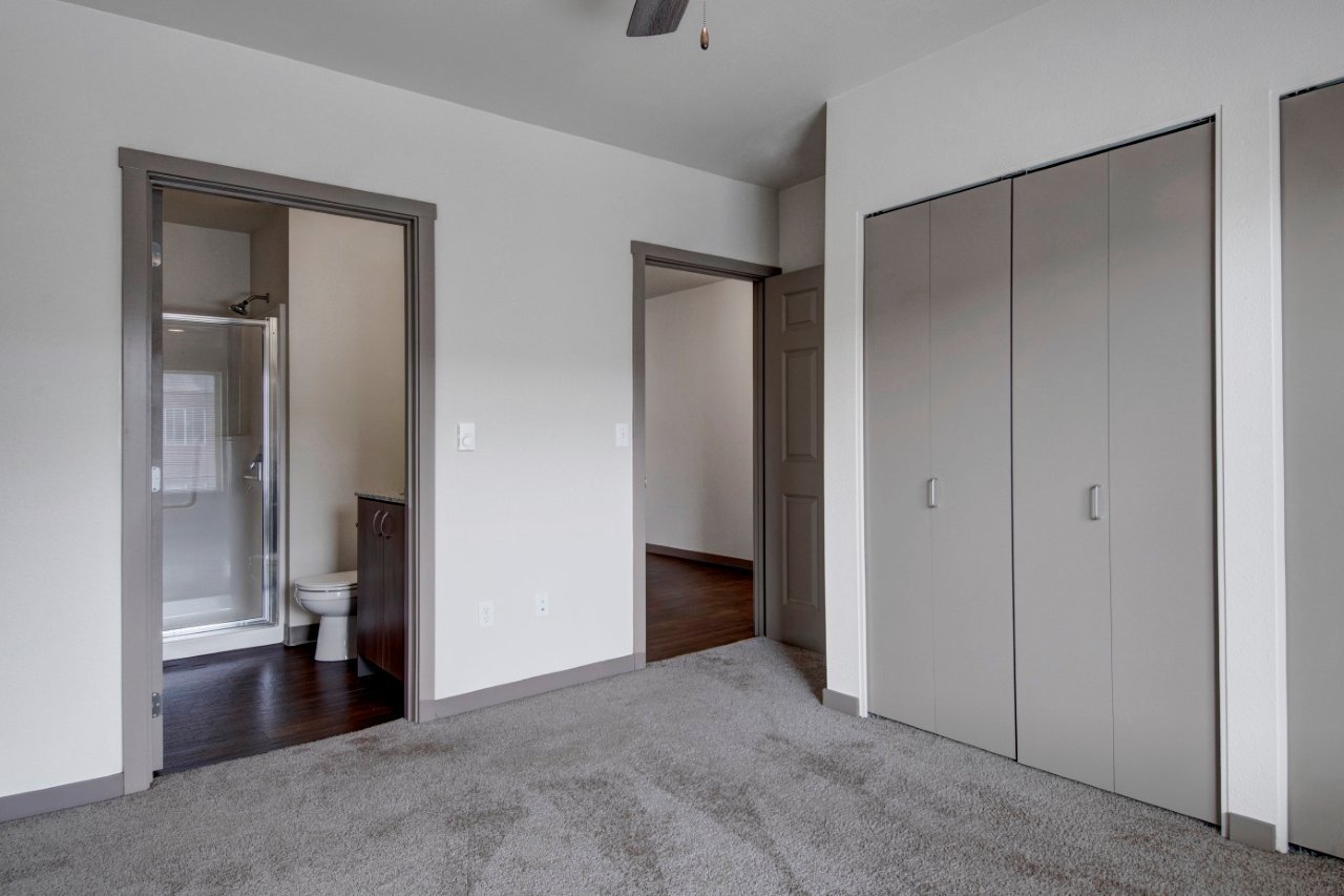 Bellevue Crossing Image 8