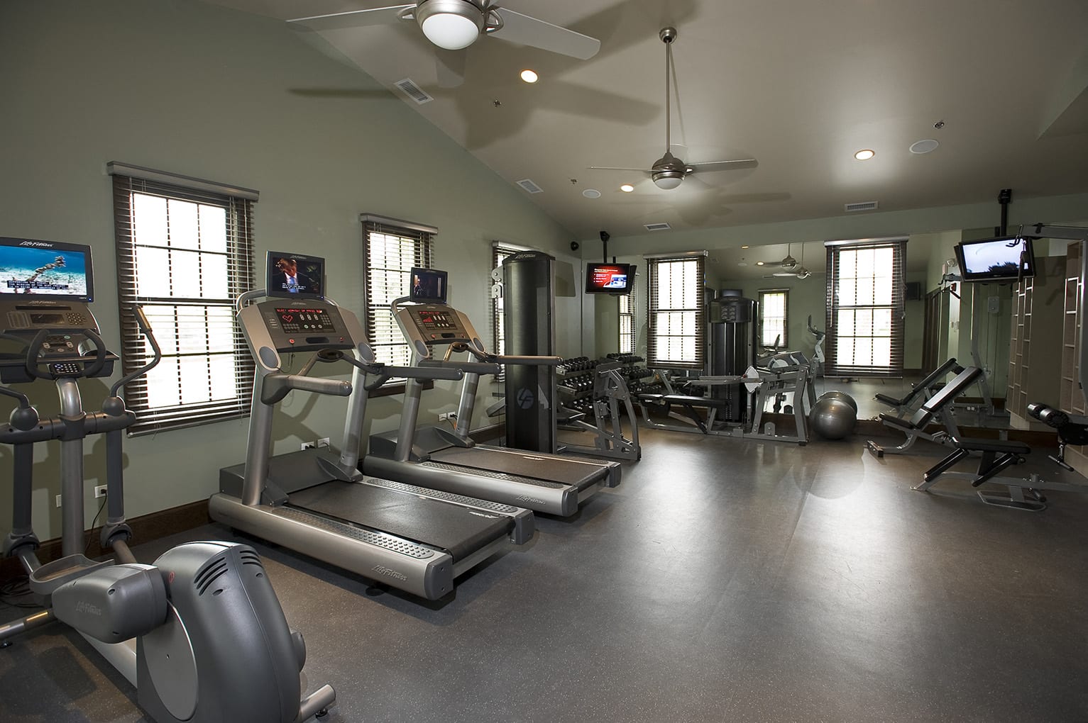 Versailles on The Lakes Image 3