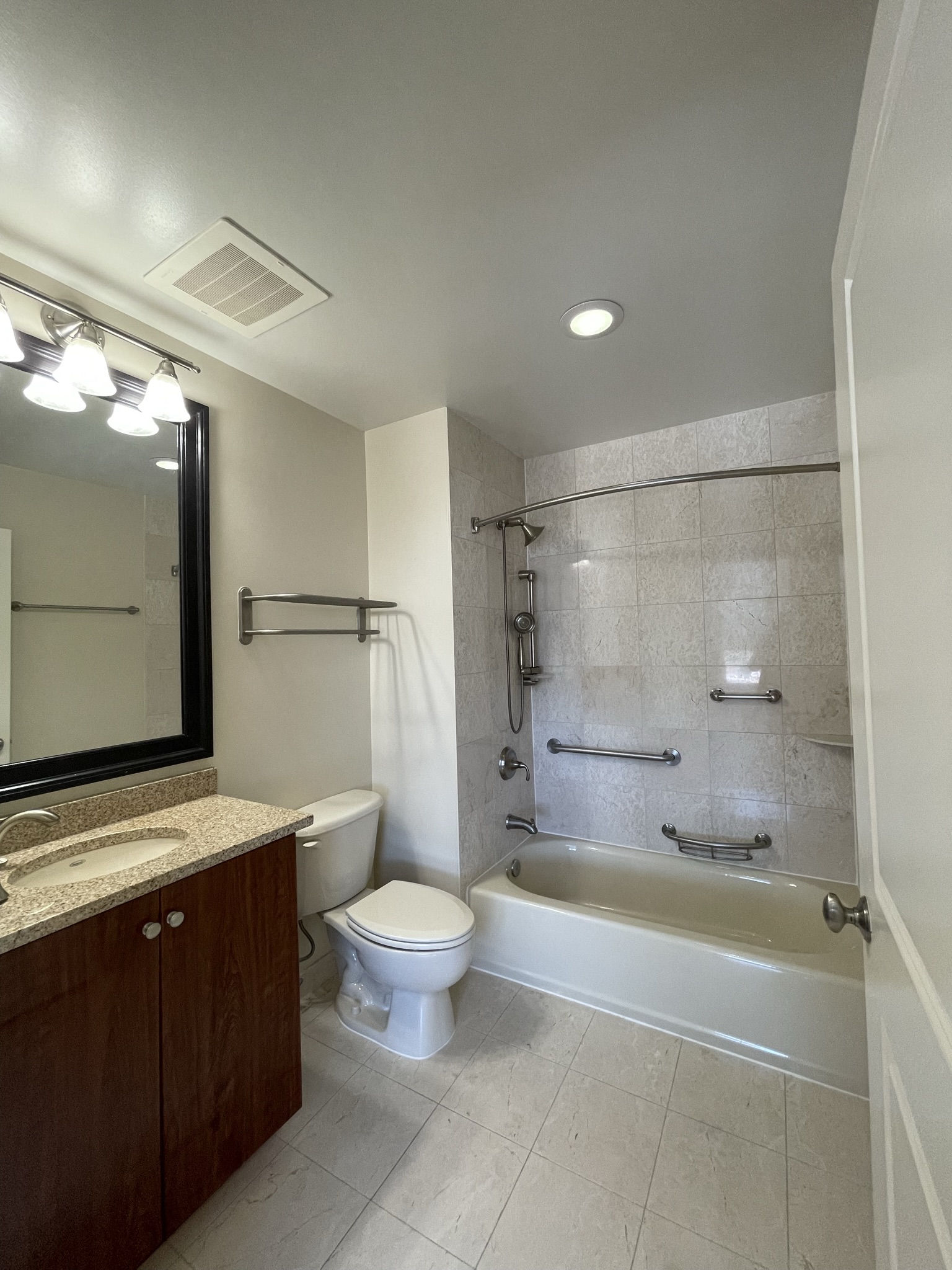 The Apartments at Charles Plaza Image 15