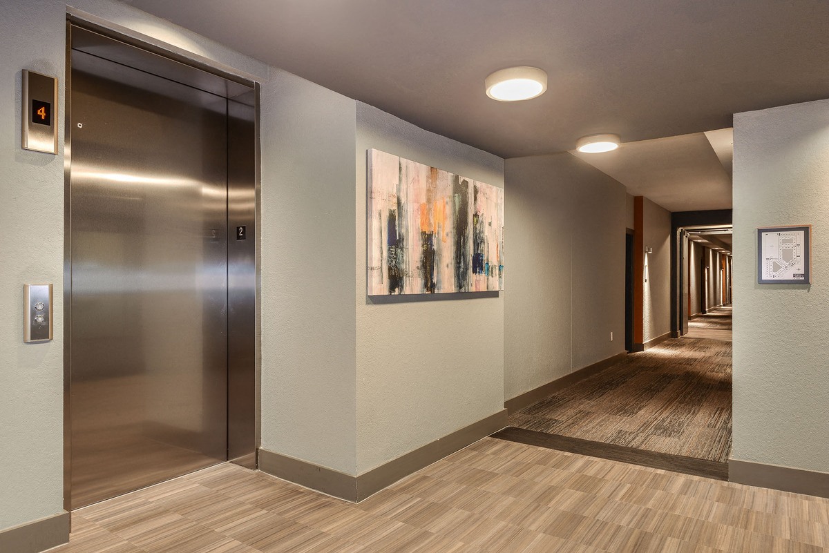 Grady Square Image 41