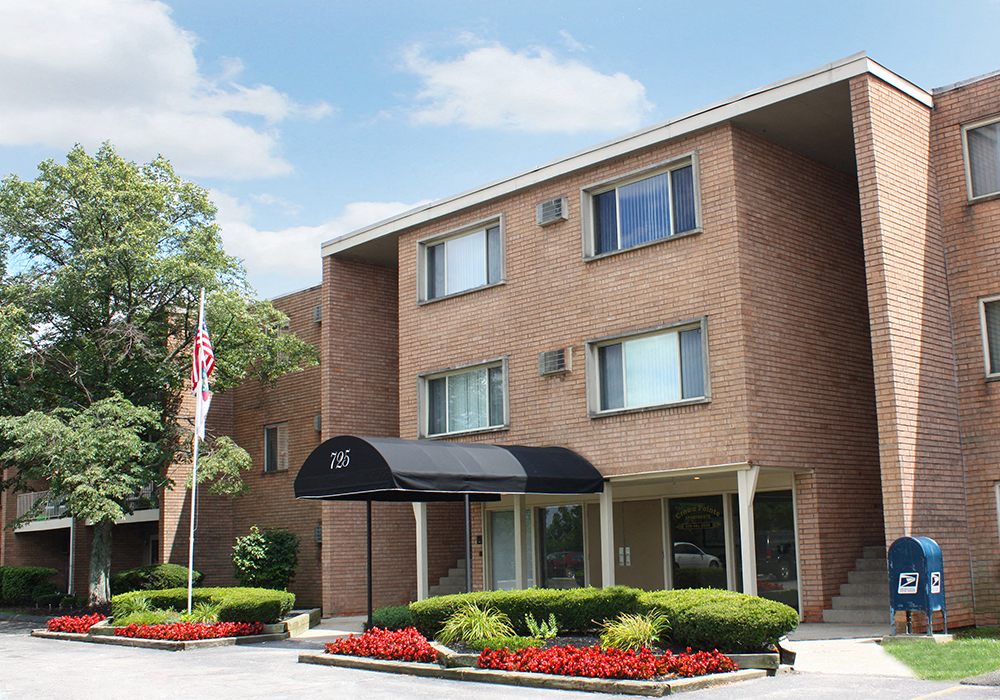 Crown Pointe Apartments Image 3