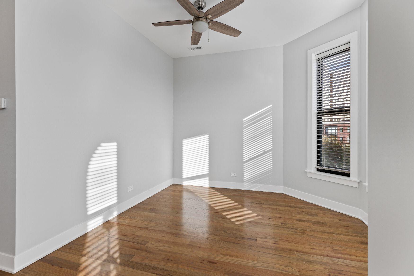 354-58 W. Dickens / 2103-11 N. Sedgwick Image 21