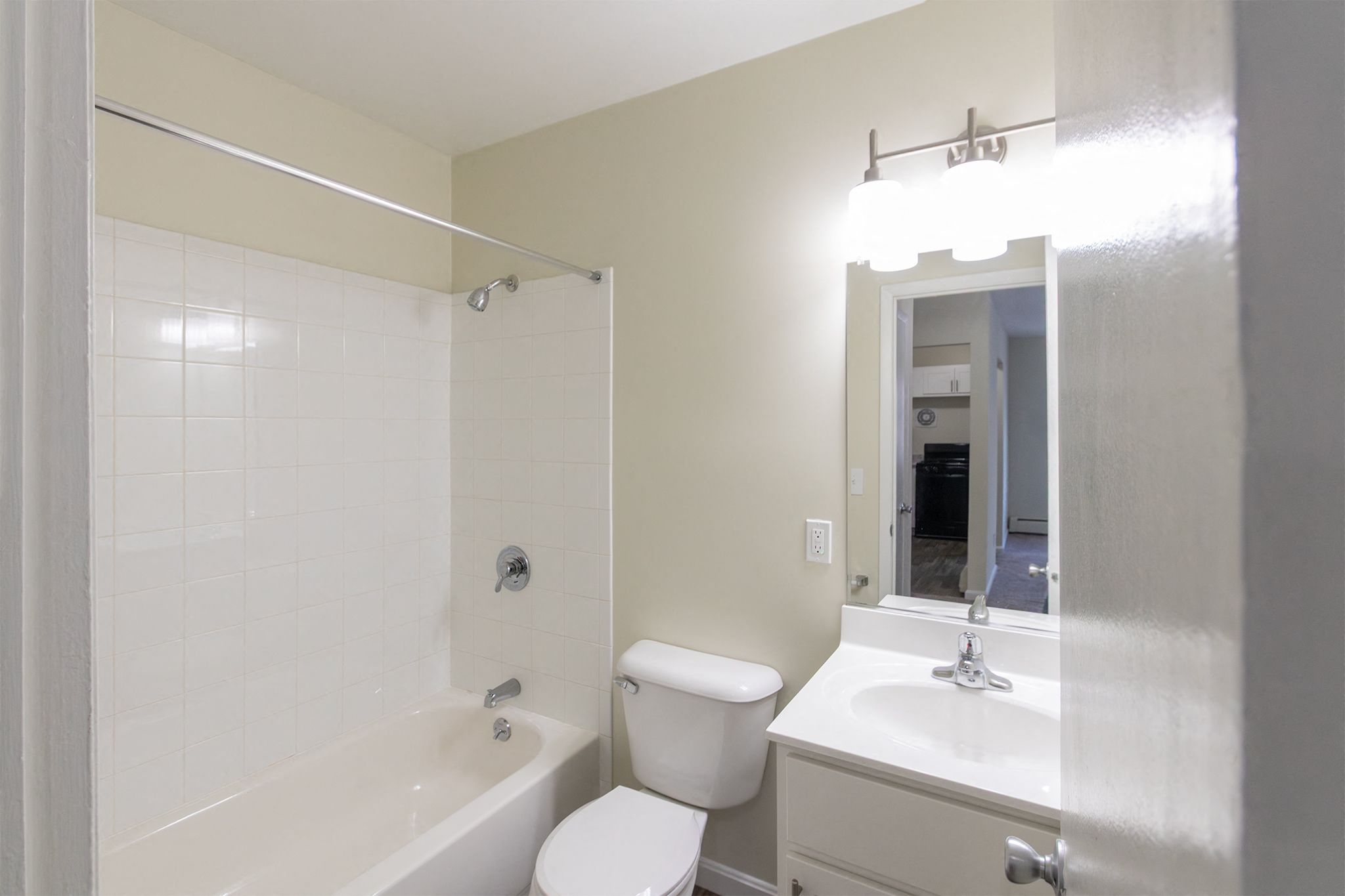 Blue Grass Manor Image 11