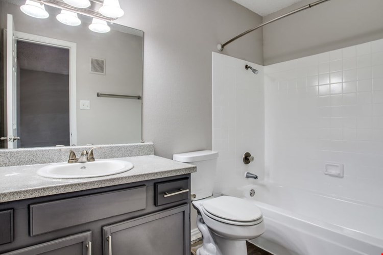 Decker Apartment Homes Image 9