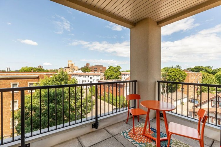 Laguna Apartments Image 8