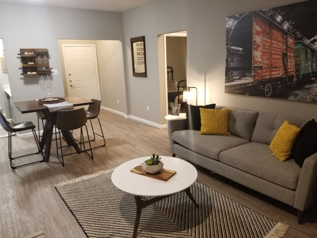 Oakwood Creek Condominiums Image 7