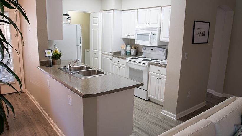 Lake Point Apartments Image 7